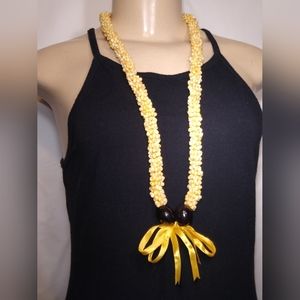 Hawaiian Mongo Shell with Kukui Nut Lei Necklace YELLOW Hawaiian Boho